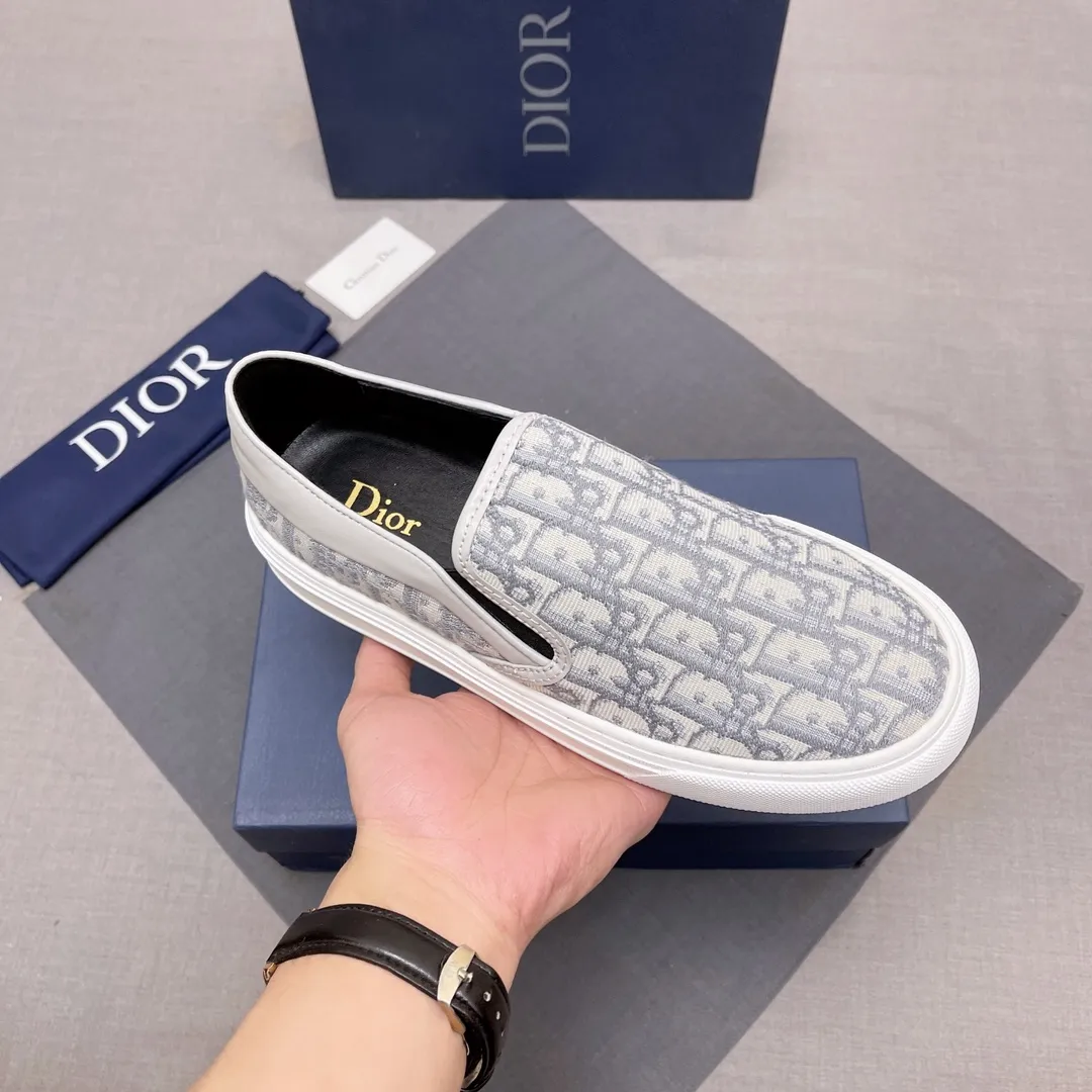 P380, Dior series casual shoes 👟🔥[Dior] Dior's new casual men's shoes are launched in Hong Kong counters. Official website 1:1 production. Original Italian materials. Designed by European and American masters. Perfect shape to create counter quality, solid color rubber wear-resistant outsole and classic dazzling head! Super versatile and very comfortable. High-end without losing taste, fashionable and novel! ! Absolute focus! Code number: 38-44, four colors available (45 can be customized, cannot be returned or exchanged) No. 005